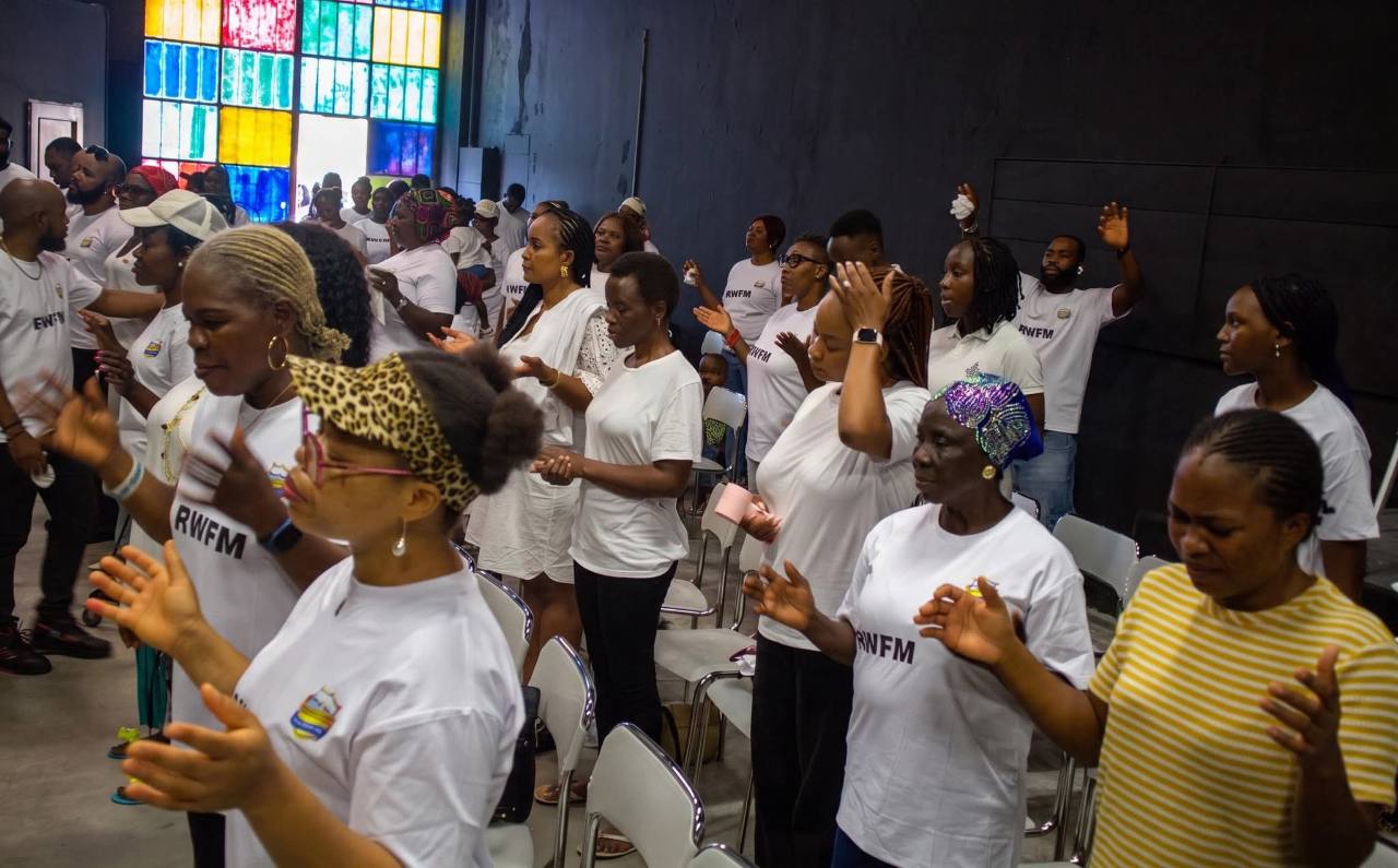 The Rodwater congregation worshipping together